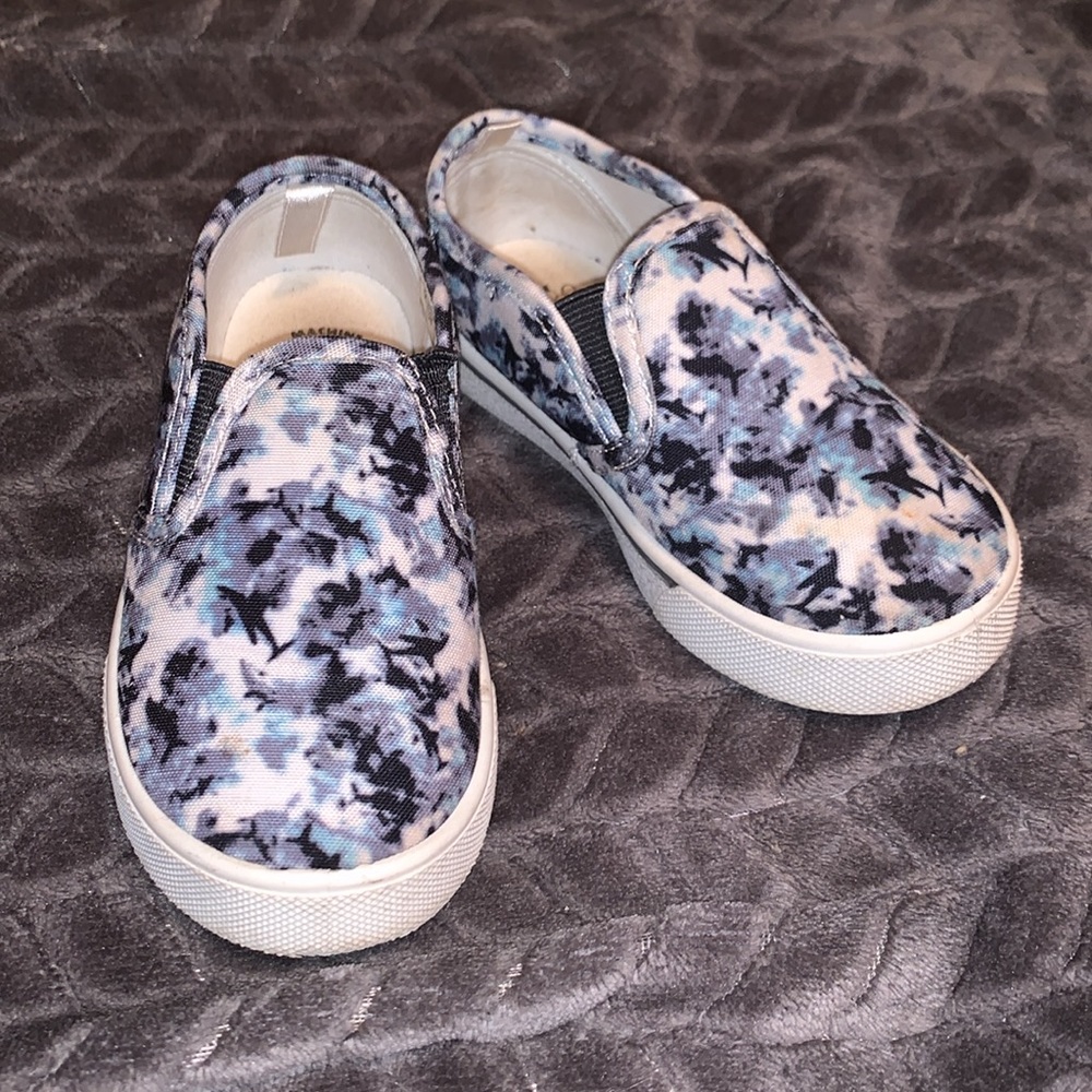 Oshkosh Bgosh toddler shoes size 8